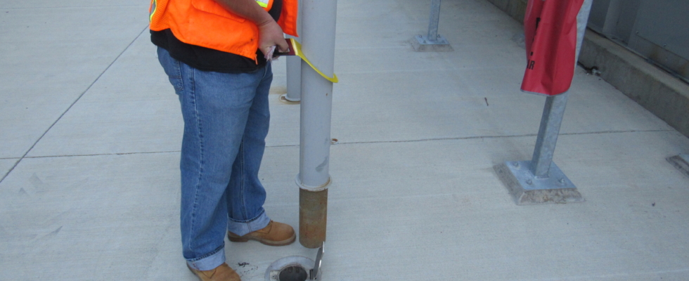Construction Worker removed a pipe bollard from the ground with ease, using a Hartman Bollard Lifter.